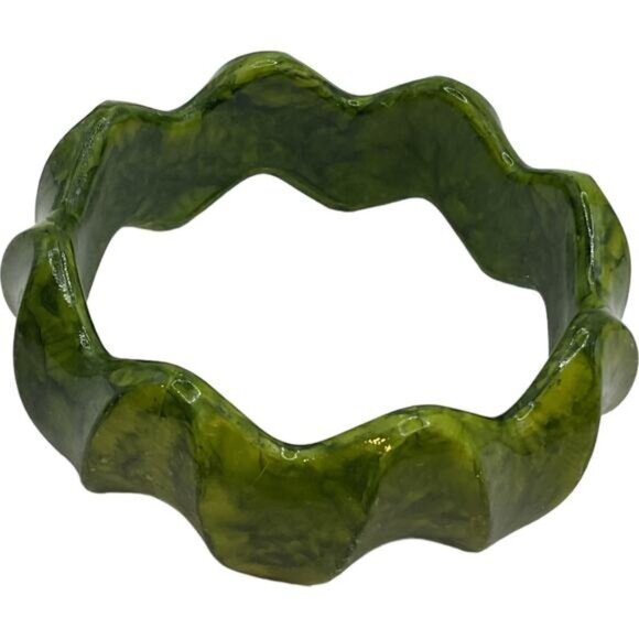 Green Wavy Patterned Resin Bracelet Unique Design Fashion Jewelry - Picture 3 of 4